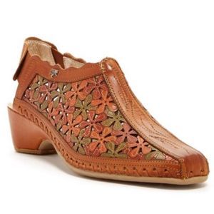 PIKOLINOS Cognac Brown Romana Floral Lace Leather